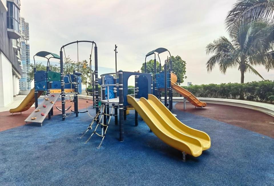 1519 Almas Suites Seaview Sunrise Netflix By Stay Nusajaya  Exterior photo